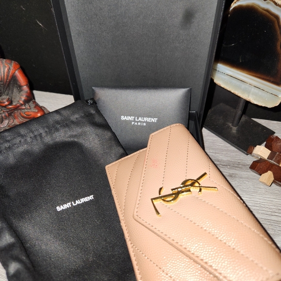 CASSANDRE MATELASSÉ FRAGMENTS FLAP CARD CASE IN LAMBSKIN - Picture 8 of 12